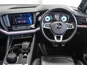 Volkswagen Touareg V6 TDI Executive R-Line - Image 8