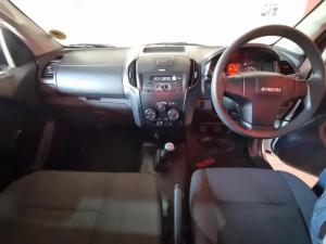 Isuzu D-Max Gen 6 250 single cab Fleetside safety - Image 17
