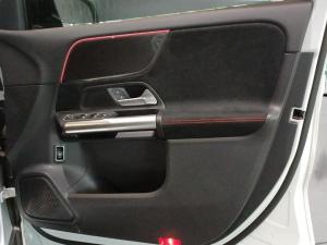 Mercedes-Benz GLA GLA200d Progressive - Image 17