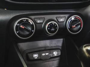 Hyundai Venue 1.2 Premium - Image 12