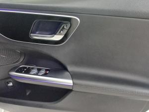 Mercedes-Benz C-Class C200 Avantgarde - Image 15