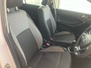 Hyundai i20 1.2 Motion - Image 11