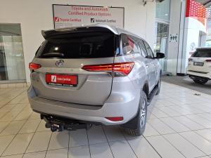Toyota Fortuner 2.4GD-6 manual - Image 2
