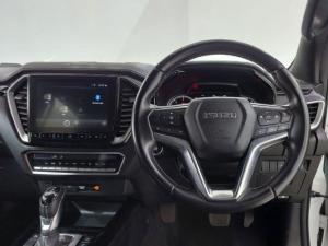 Isuzu D-Max 3.0TD double cab V-Cross - Image 12