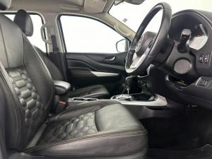 Nissan Navara 2.5DDTI LE/LE Plus 4X4 automatic D/C - Image 8