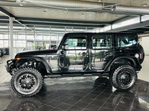 Jeep Wrangler Unlimited 3.6L Polar Edition - Image 11