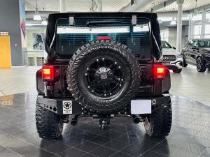 Jeep Wrangler Unlimited 3.6L Polar Edition - Image 12