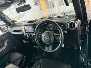 Jeep Wrangler Unlimited 3.6L Polar Edition - Image 4