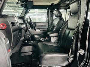 Jeep Wrangler Unlimited 3.6L Polar Edition - Image 5