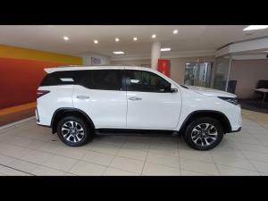 Toyota Fortuner 2.4GD-6 4x4 - Image 3