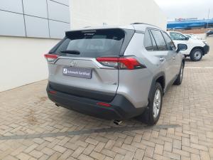 Toyota RAV4 2.0 GX auto - Image 2