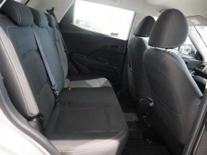 Mahindra XUV300 1.2T W6 - Image 4