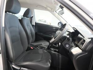 Mahindra XUV300 1.2T W6 - Image 5