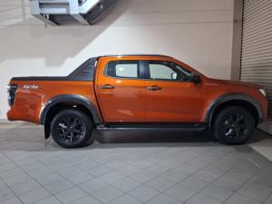 Isuzu D-Max 3.0TD double cab V-Cross 4x4 - Image 3