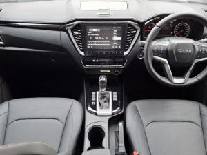 Isuzu D-Max 3.0TD double cab V-Cross 4x4 - Image 7