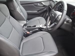 Isuzu D-Max 3.0TD double cab V-Cross 4x4 - Image 9