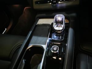 Volvo XC90 T8 Recharge AWD Ultra Dark - Image 3