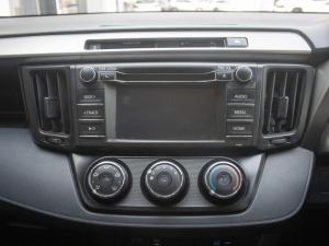 Toyota RAV4 2.0 GX auto - Image 12
