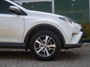 Toyota RAV4 2.0 GX auto - Image 16