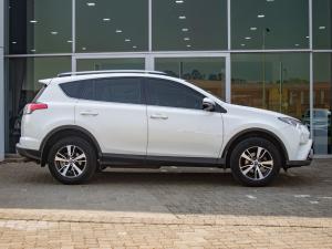 Toyota RAV4 2.0 GX auto - Image 8