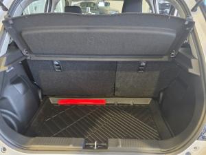 Suzuki Swift 1.2 GLX auto - Image 11