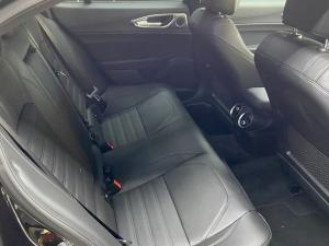 Alfa Romeo Giulia 2.0T Veloce - Image 10