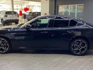 Alfa Romeo Giulia 2.0T Veloce - Image 14