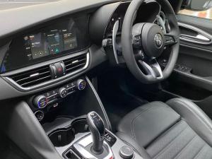 Alfa Romeo Giulia 2.0T Veloce - Image 17