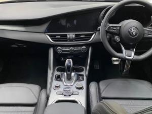 Alfa Romeo Giulia 2.0T Veloce - Image 9
