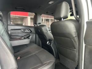 Isuzu D-Max 3.0TD double cab V-Cross 4x4 - Image 11