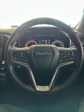 Isuzu D-Max 3.0TD double cab V-Cross 4x4 - Image 12