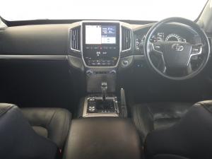 Toyota Land Cruiser 200 4.5D-4D V8 VX-R - Image 6