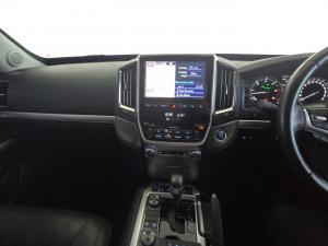 Toyota Land Cruiser 200 4.5D-4D V8 VX-R - Image 15