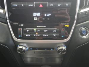 Toyota Land Cruiser 200 4.5D-4D V8 VX-R - Image 16