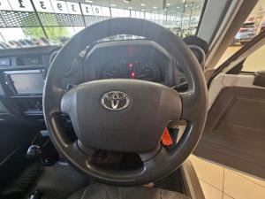 Toyota Land Cruiser 79 4.0 V6 single cab - Image 8