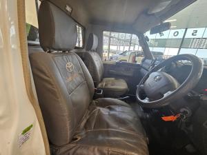 Toyota Land Cruiser 79 4.0 V6 single cab - Image 12