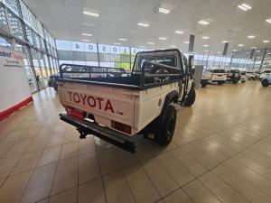 Toyota Land Cruiser 79 4.0 V6 single cab - Image 2