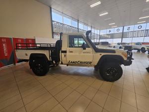 Toyota Land Cruiser 79 4.0 V6 single cab - Image 3