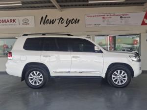 Toyota Land Cruiser 200 4.5D-4D V8 VX-R - Image 3