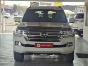 Toyota Land Cruiser 200 4.5D-4D V8 VX-R - Image 4