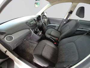 Hyundai i10 1.1 GLS/MOTION - Image 3