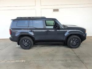 Toyota Land Cruiser Prado 2.8GD VX-R - Image 3