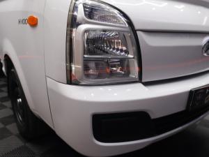 Hyundai H-100 Bakkie 2.6D deck - Image 6
