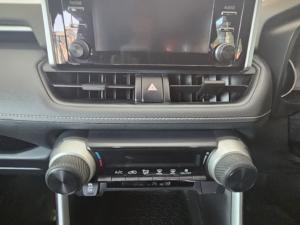 Toyota RAV4 2.0 GX auto - Image 11