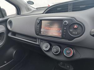Toyota Yaris 1.3 - Image 12