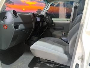 Toyota Land Cruiser 79 4.5D-4D V8 double cab LX - Image 7
