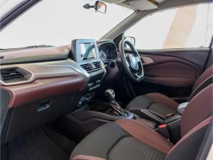 Toyota Starlet Cross 1.5 XS auto - Image 7