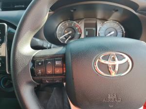 Toyota Hilux 2.4GD-6 double cab 4x4 Raider manual - Image 9