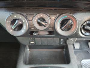 Toyota Hilux 2.4GD-6 double cab 4x4 Raider manual - Image 16