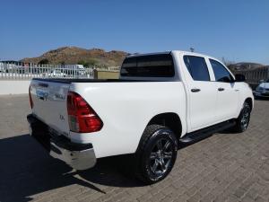 Toyota Hilux 2.4GD-6 double cab 4x4 Raider manual - Image 2